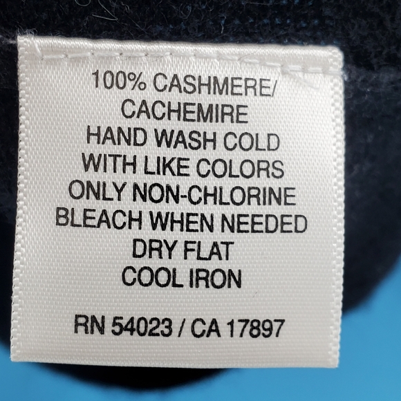 Old Navy black cashmere sweater - Picture 2 of 13